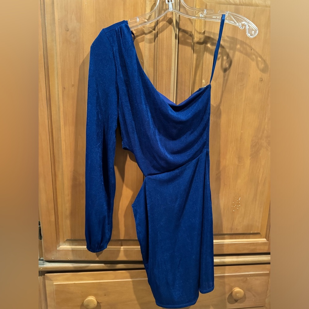 One sleeve blue dress